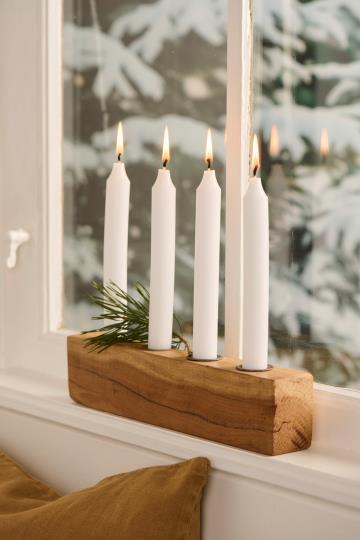 Rustiikkinen adventtikynttelikkö kierrätetty puu