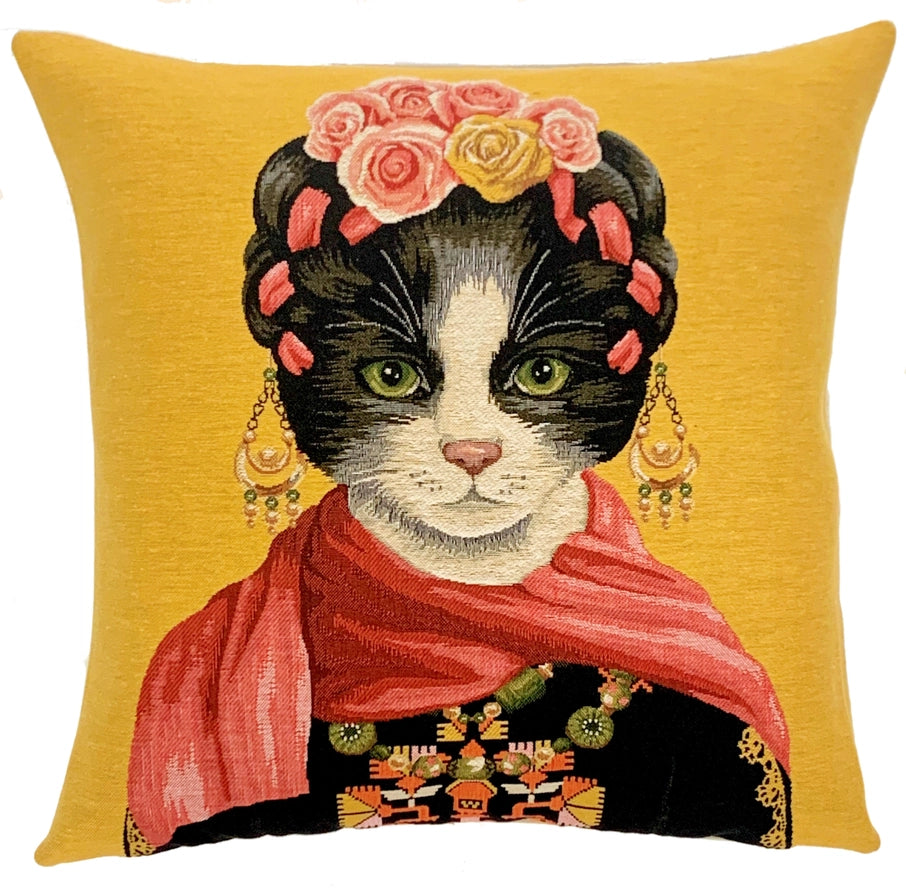 Gobeliinityynyn päällinen Kahlo Cat huivi kaulassa keltainen 45 x 45 cm