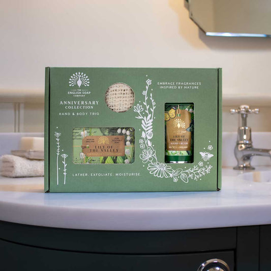 Palasaippua, käsivoide ja saippuapussi lahjalaatikko Kielo - Lily of the Valley