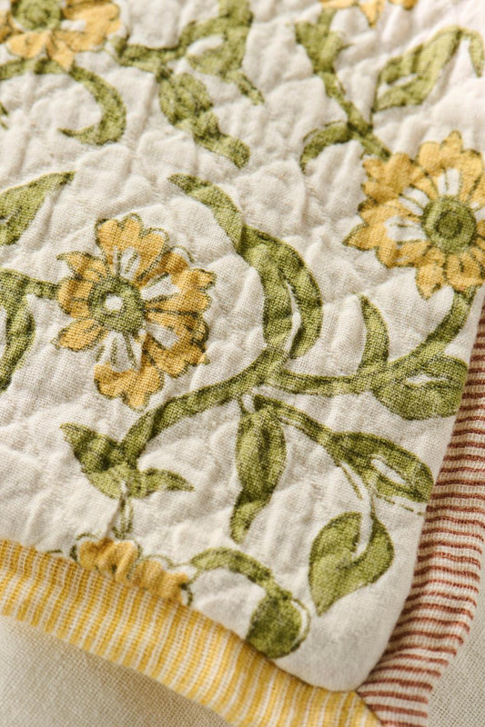 Tyynynpäällinen Vigga Keltaiset kukat musliinikangas 50 x 50 cm