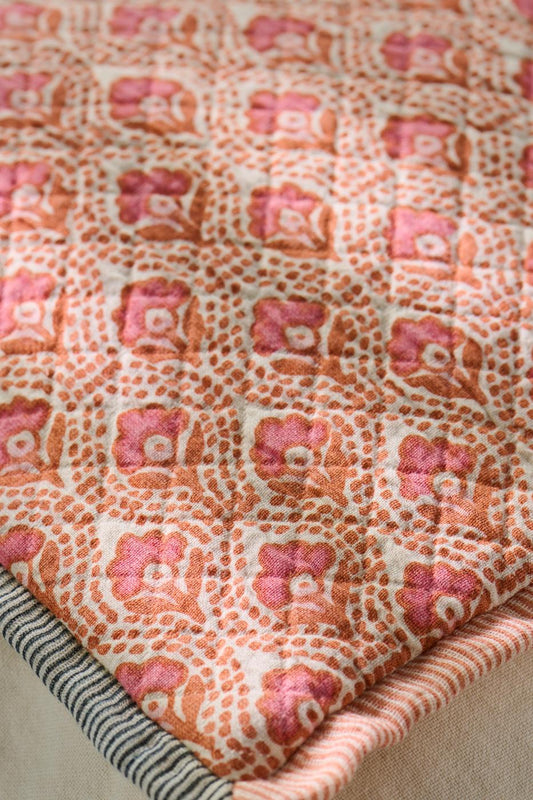 Tyynynpäällinen Vigga Pinkit ja oranssit kukat musliinikangas 50 x 50 cm