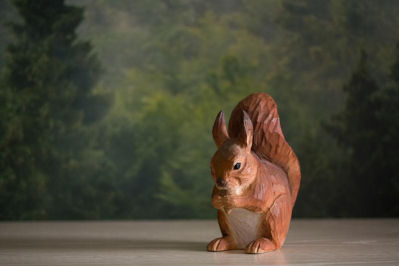 Puinen käsinveistetty orava - Squirrel