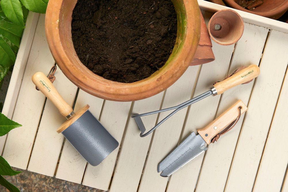Monitoimityökalu puutarhatöihin - Root and Transplanting Knife