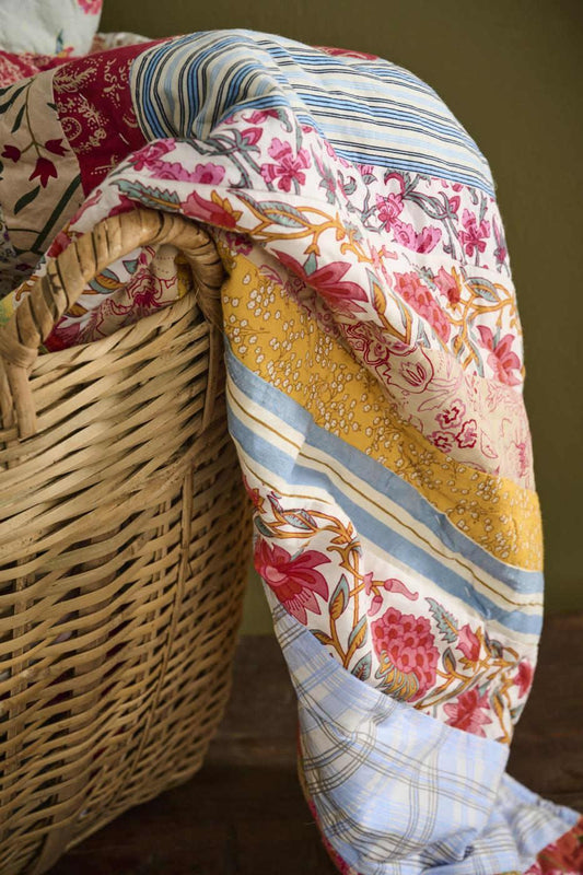 Värikäs tilkkutäkki - pitkulaiset tilkut 130 x 180 cm