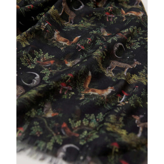 Huivi Woodland at midnight Musta