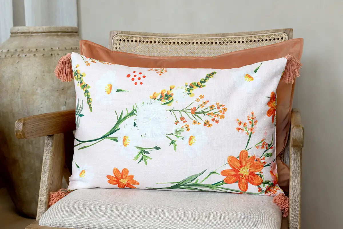 Tyynynpäällinen tupsut Kukat persikanvärisellä pohjalla 60 x 40 cm