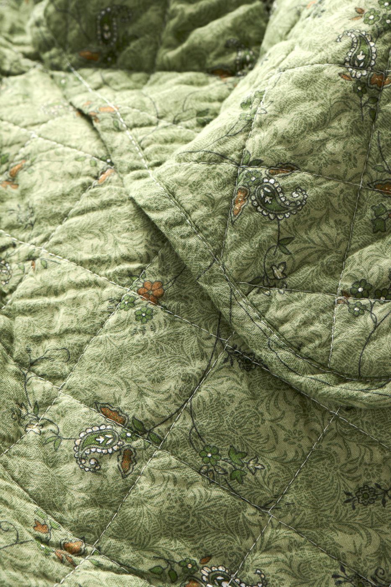 Puuvillatäkki salvianvihreä pienet paisley kukat 130 x 180 cm