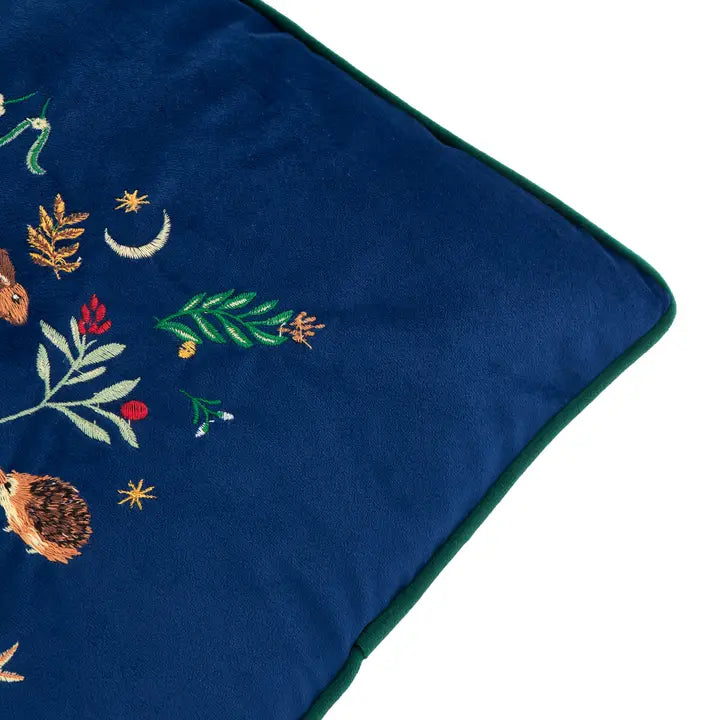 Berry Woods brodeerattu tummansininen samettityynynpäällinen 45 x 45 cm
