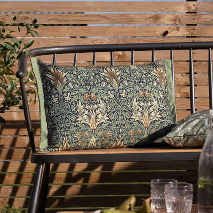 Tyynynpäällinen joka sopii ulkokäyttöön William Morris Snakeshead sinivihreä 40 x 60 cm