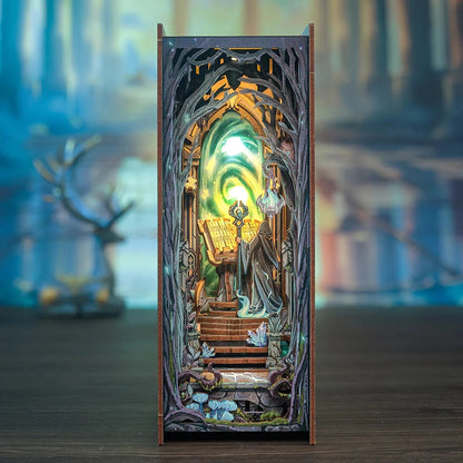 DIY Minimaailma kirjahyllyyn – The Gate of Wonderland Book Nook (sis. pölysuojan)
