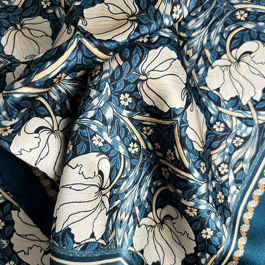 Silkkihuivi William Morris Pimpernel sininen 50 x 50 cm