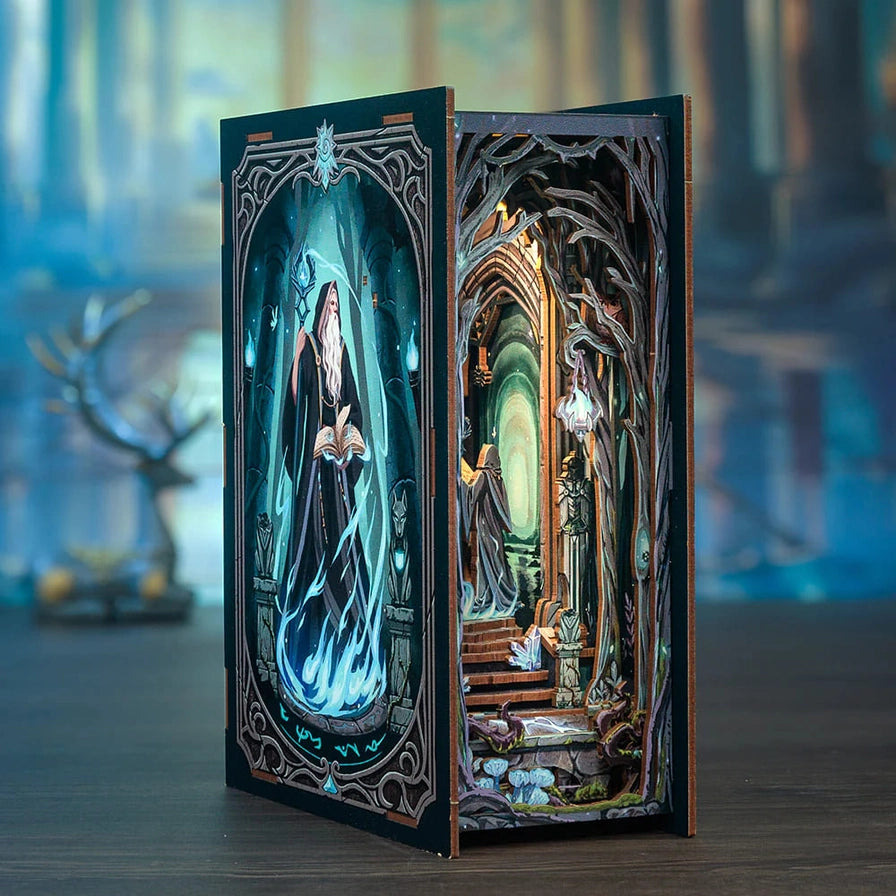 DIY Minimaailma kirjahyllyyn – The Gate of Wonderland Book Nook (sis. pölysuojan)