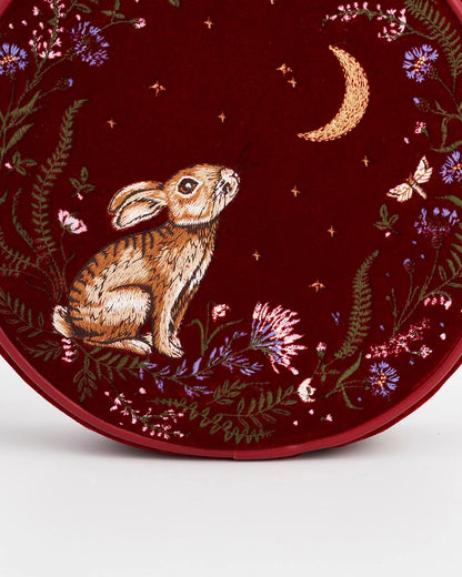 Pieni pyöreä laukku pupu viininpunainen - Star gazing rabbit