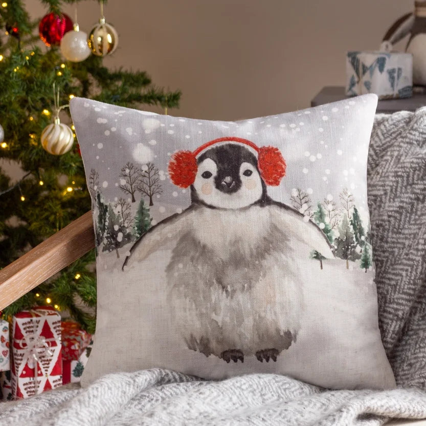Pingviini punaiset korvaläpät päässä tyynynpäällinen 43 x 43 cm