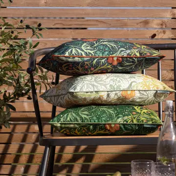 Tyynynpäällinen joka sopii ulkokäyttöön William Morris Seaweed Stone/Sunflower 50 x 50 cm