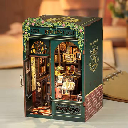 DIY Minimaailma kirjahyllyyn – Owl Bookstore Book Nook
