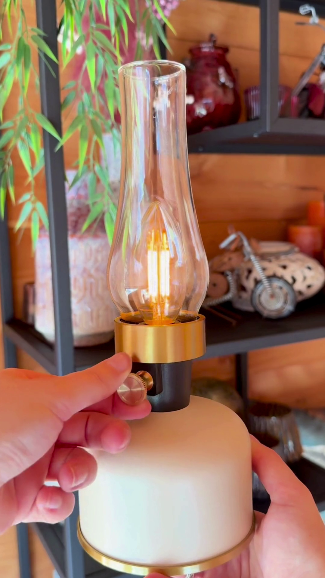 Ladattava led-pöytävalaisin beige, sopii ulkokäyttöön