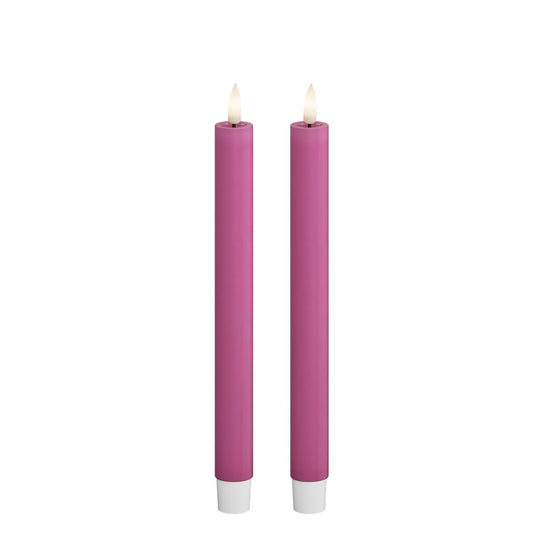 Tumma pinkki (Magenta) Led kruunukynttilä kork. 24 cm
