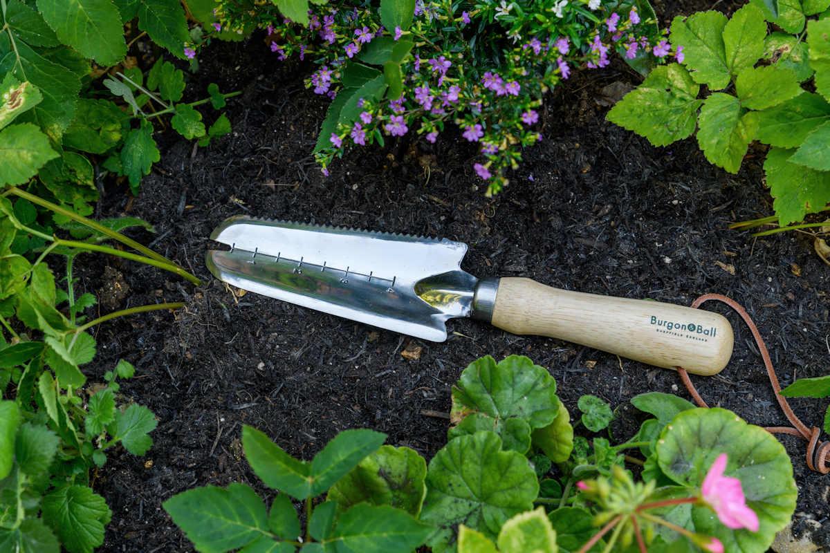Rikkaruoholapio - Weeding Trowel