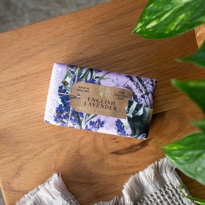 Palasaippua, käsivoide ja saippuapussi lahjalaatikko laventeli - English Lavender