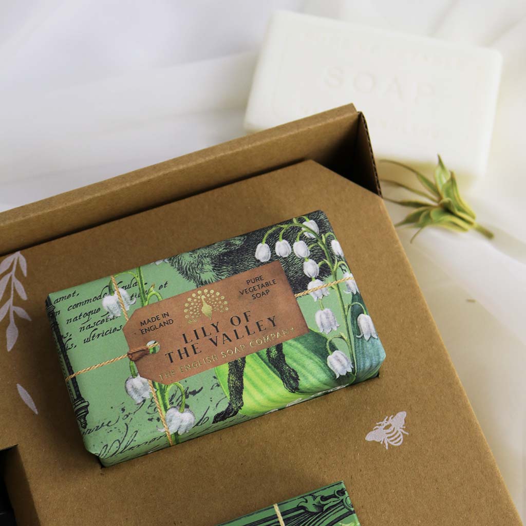 Nestesaippua, käsivoide ja palasaippua lahjalaatikko Kielo - Lily of the Valley