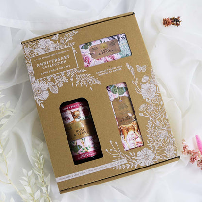Nestesaippua, käsivoide ja palasaippua lahjalaatikko Ruusu ja pioni - Rose and Peony