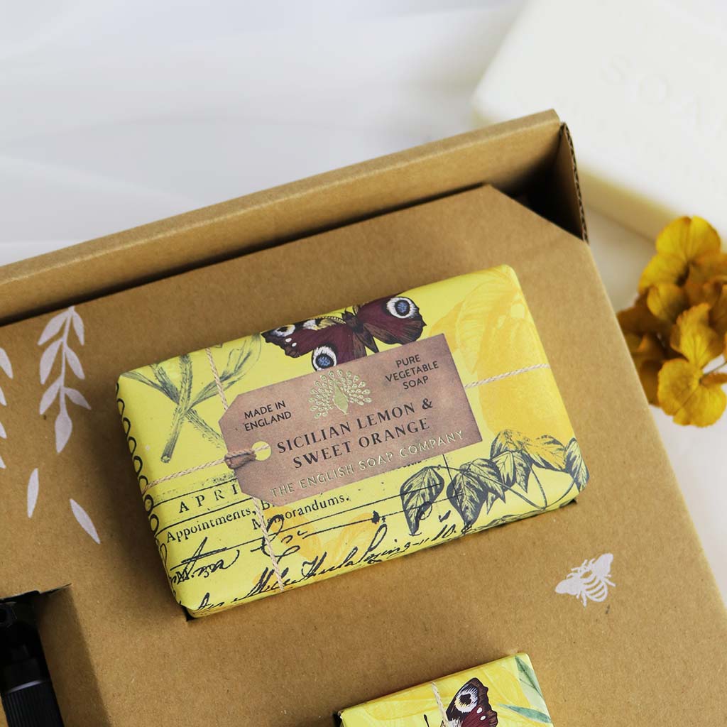 Nestesaippua, käsivoide ja palasaippua lahjalaatikko Sitruuna ja appelsiini - Sicilian Lemon and Sweet Orange