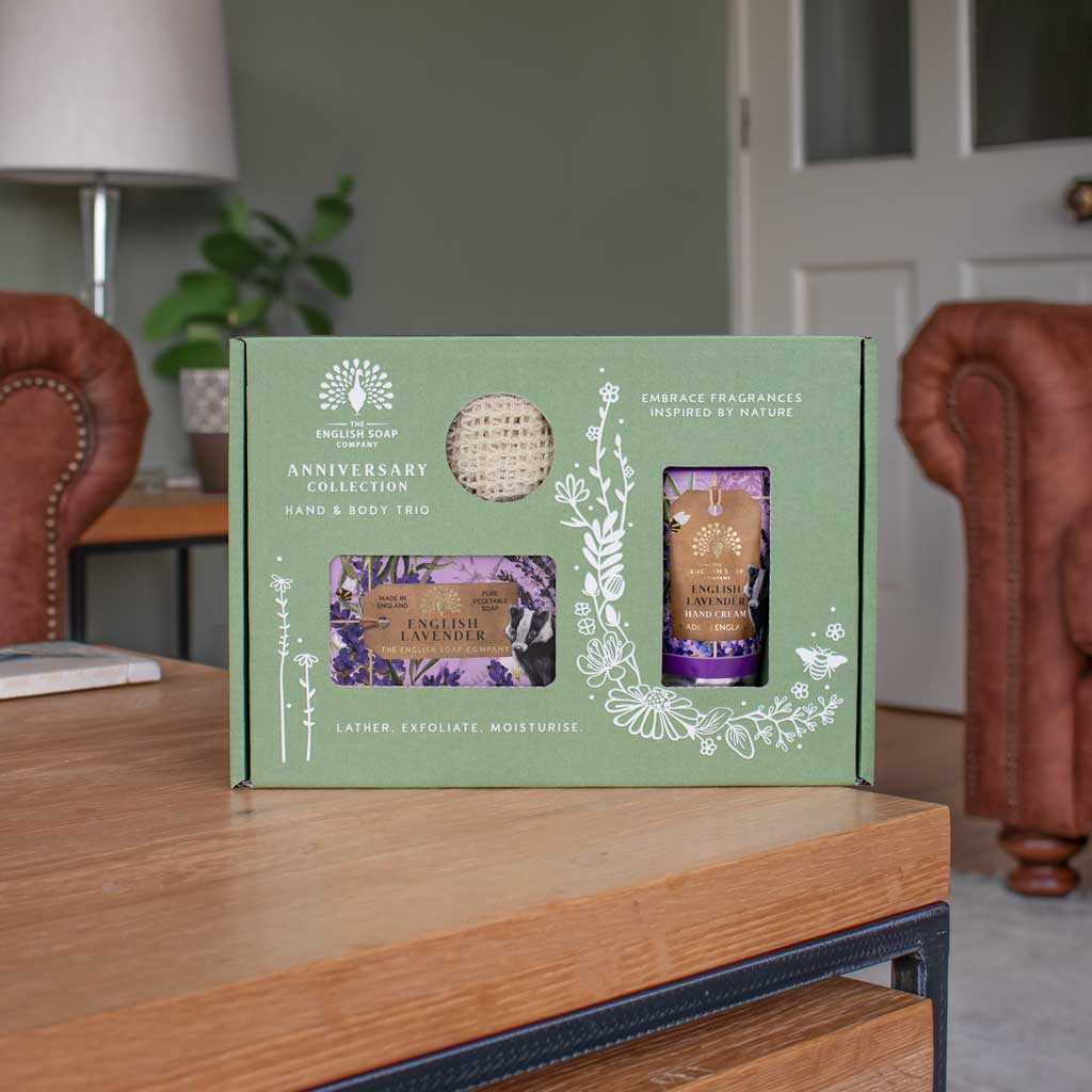 Palasaippua, käsivoide ja saippuapussi lahjalaatikko laventeli - English Lavender