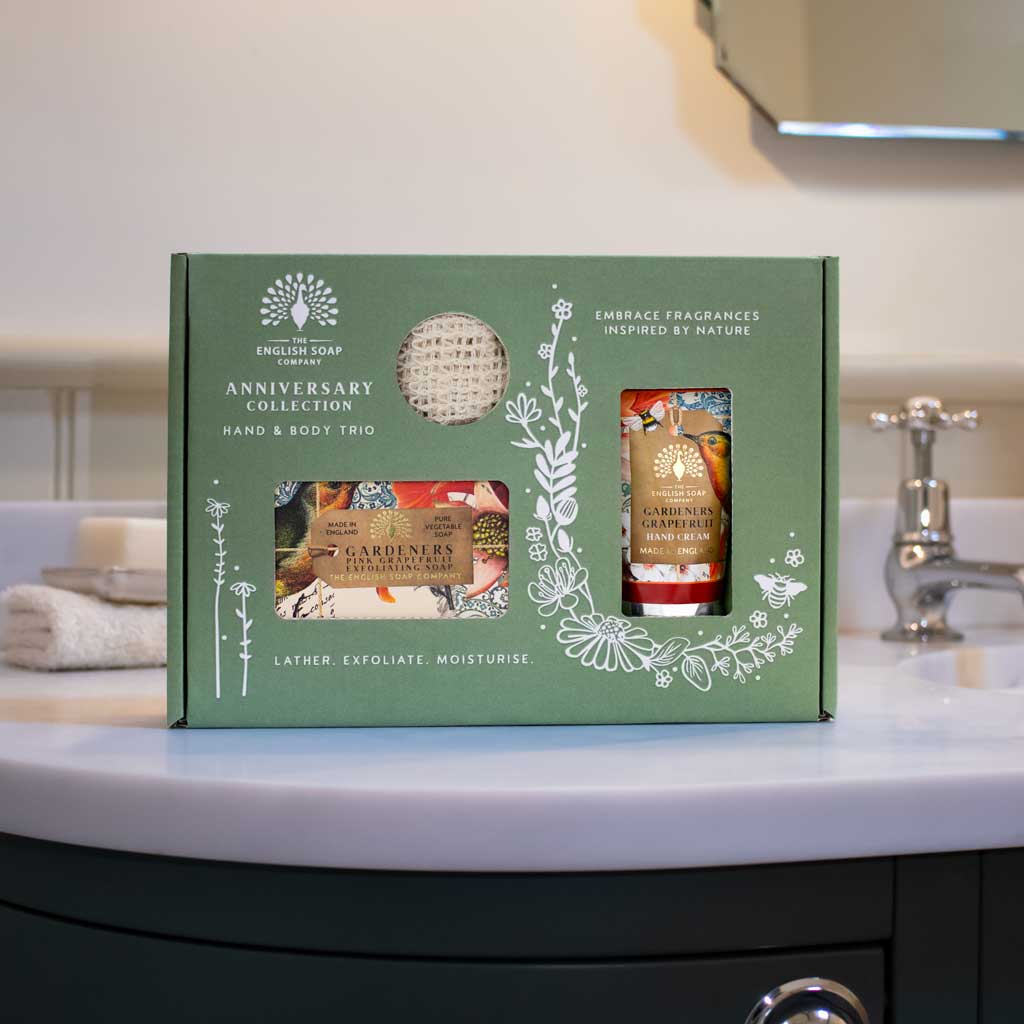 Puutarhurin palasaippua, käsivoide ja saippuapussi lahjalaatikko Gardeners Pink Grapefruit