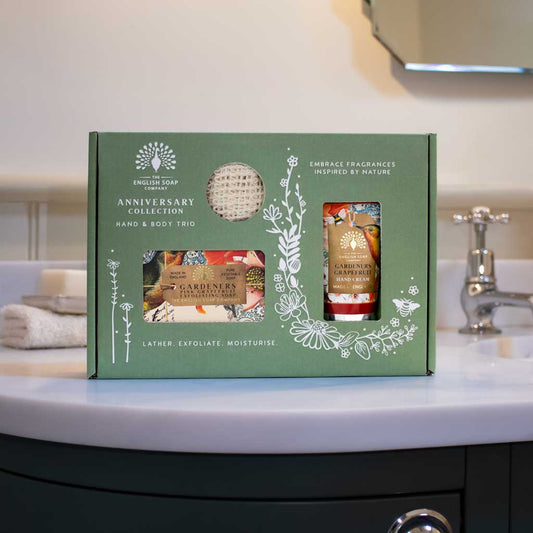 Puutarhurin palasaippua, käsivoide ja saippuapussi lahjalaatikko Gardeners Pink Grapefruit
