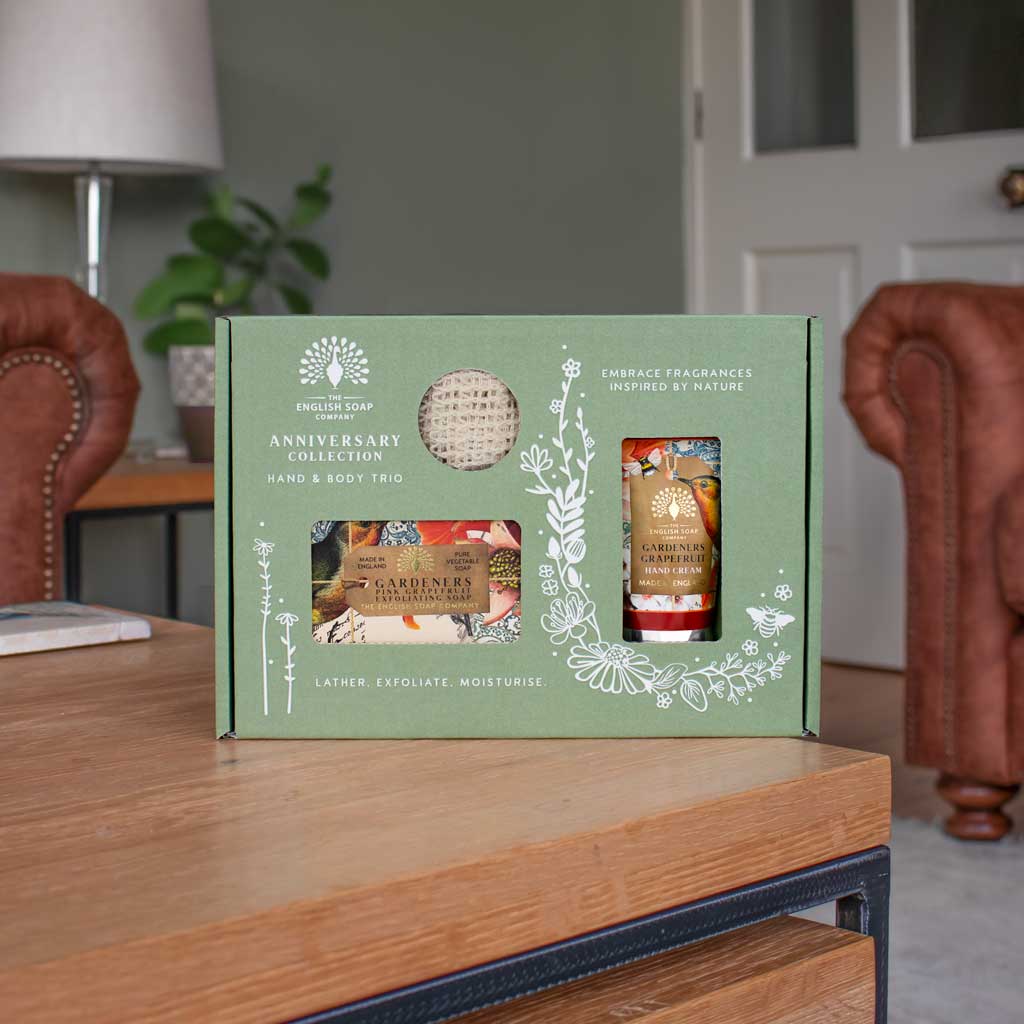 Puutarhurin palasaippua, käsivoide ja saippuapussi lahjalaatikko Gardeners Pink Grapefruit