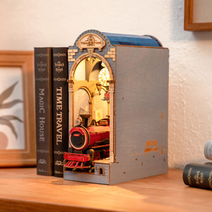 DIY Minimaailma kirjahyllyyn - Time Travel Book Nook