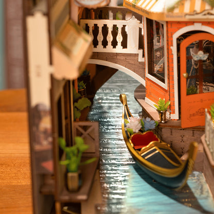 DIY Minimaailma kirjahyllyyn – Romantic Venice Book Nook sis. pölysuojan