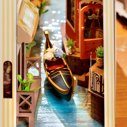 DIY Minimaailma kirjahyllyyn – Romantic Venice Book Nook sis. pölysuojan