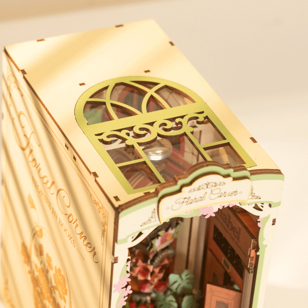 DIY Minimaailma kirjahyllyyn – Floral Corner Book Nook sis. pölysuojan