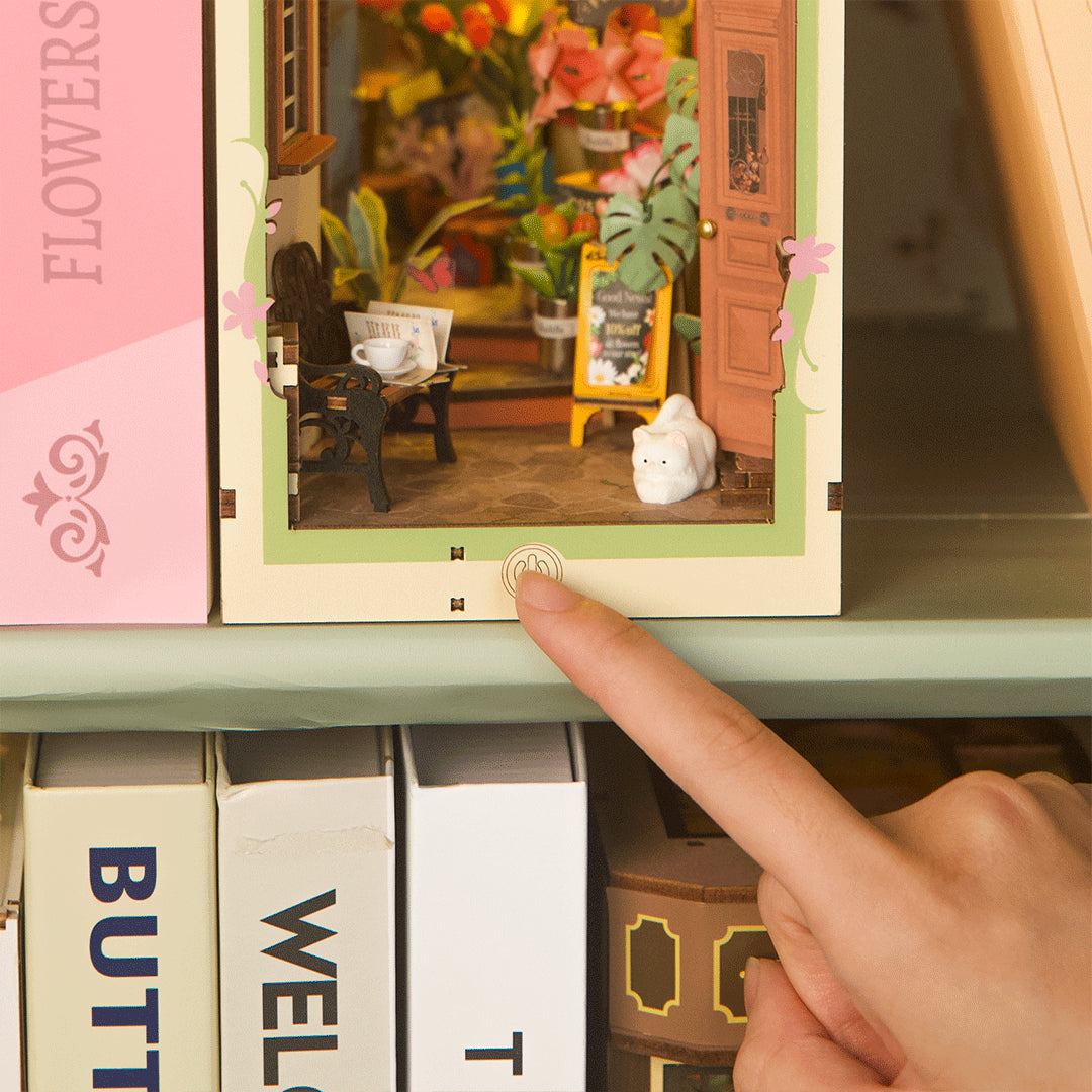 DIY Minimaailma kirjahyllyyn – Floral Corner Book Nook sis. pölysuojan