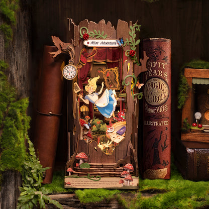 DIY minimaailma kirjahyllyyn - Fall into Wonder Alice Adventure Book Nook