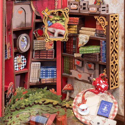 DIY minimaailma kirjahyllyyn - Fall into Wonder Alice Adventure Book Nook
