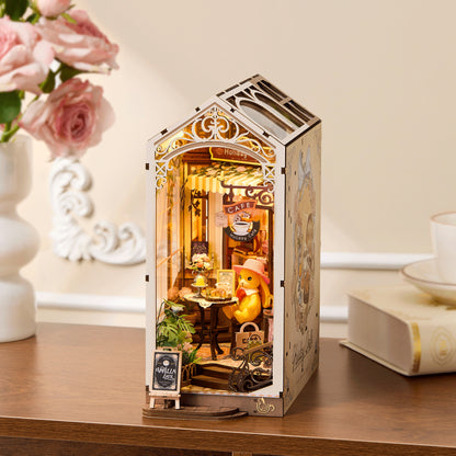 DIY minimaailma kirjahyllyyn - Holiday Cafe Book Nook