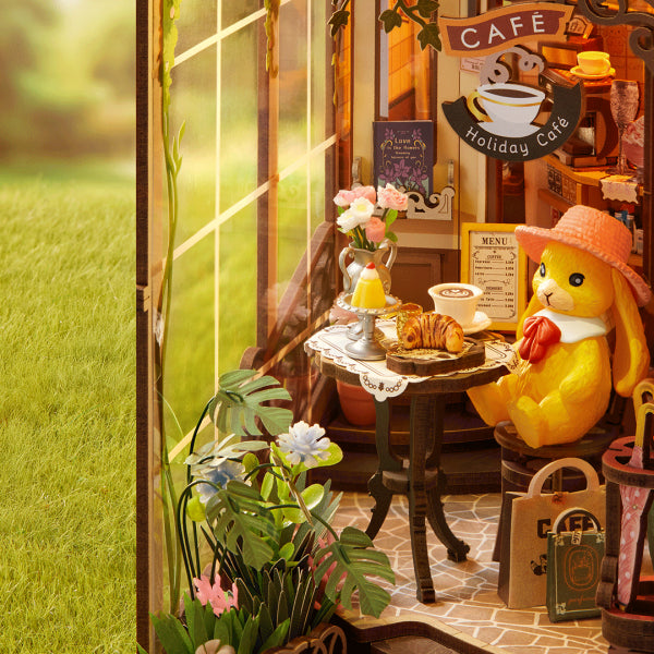 DIY minimaailma kirjahyllyyn - Holiday Cafe Book Nook