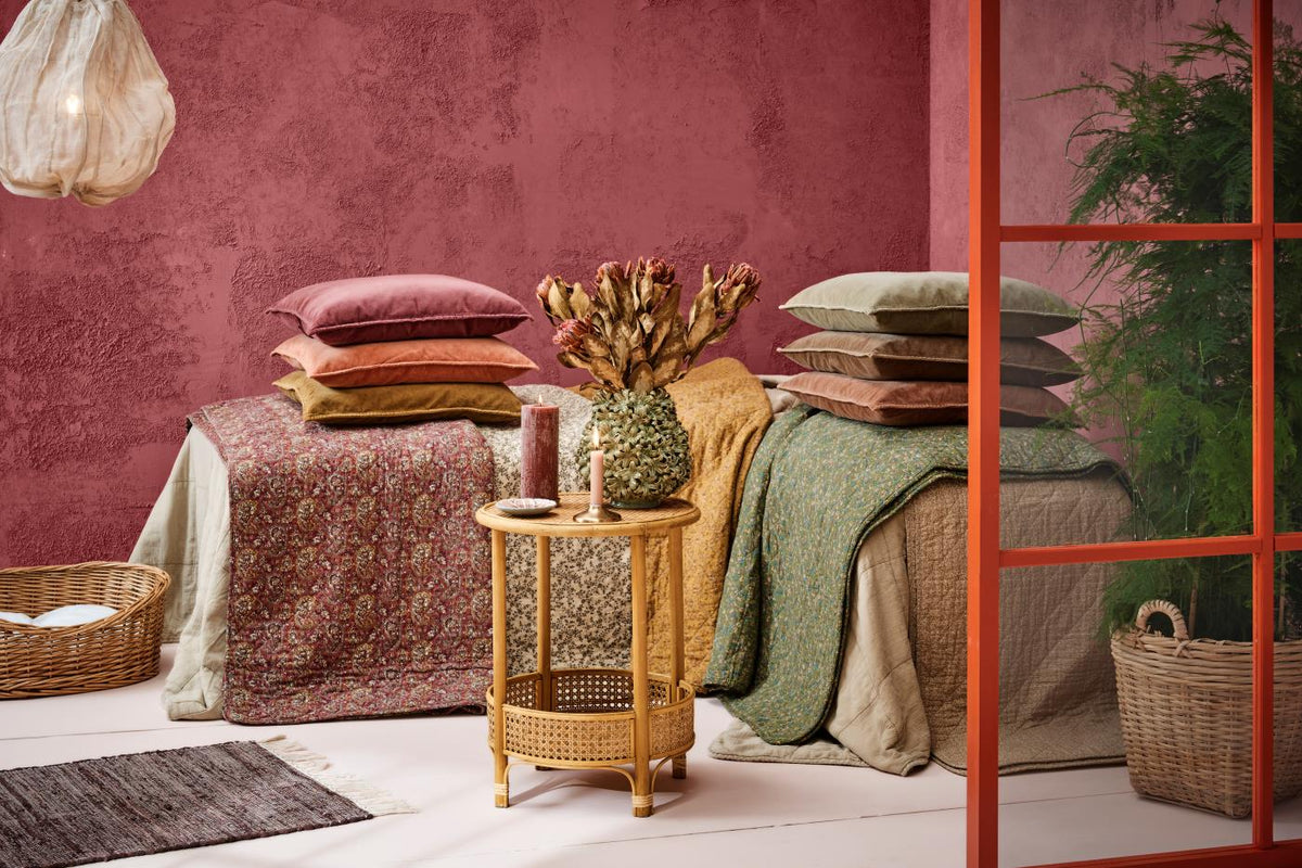 Samettityynynpäällinen Vintage – kuluneen näköinen Luumu - Dusty Plum 50 x 50 cm