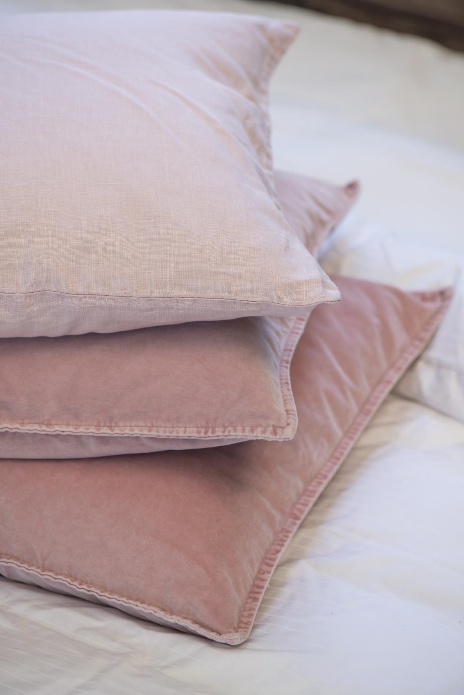 Samettityynynpäällinen Vintage - kuluneen näköinen Vaaleanpunainen - Rose shadow 50 x 50 cm