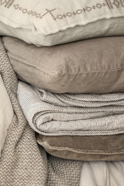 Samettityynynpäällinen Vintage - kuluneen näköinen Vaaleanruskea - Linen 50 x 50 cm