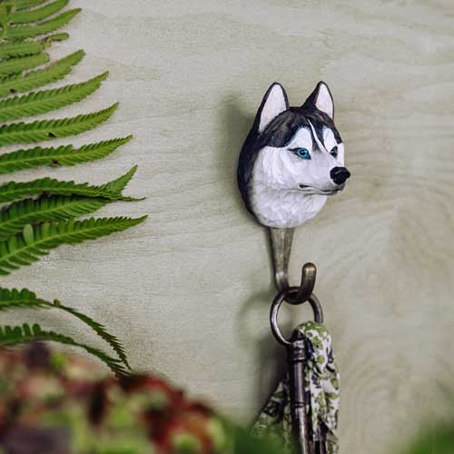 Käsin veistetty seinäkoukku Siperienhusky