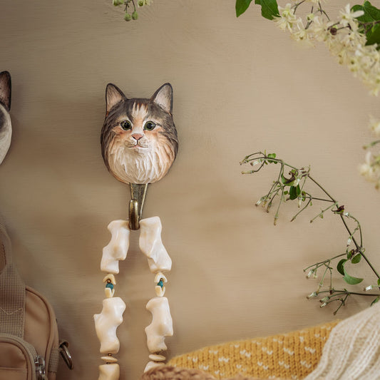 Käsin veistetty seinäkoukku Norjalainen metsäkissa - Norwegian Forest Cat