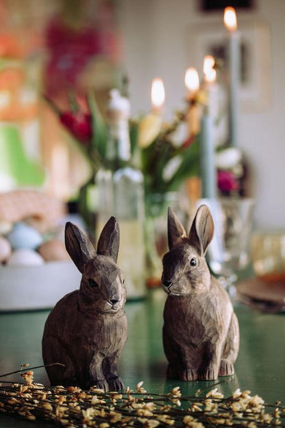 Puinen käsinveistetty pupu - European rabbit