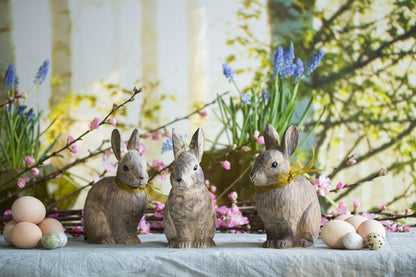 Puinen käsinveistetty pupu - European rabbit
