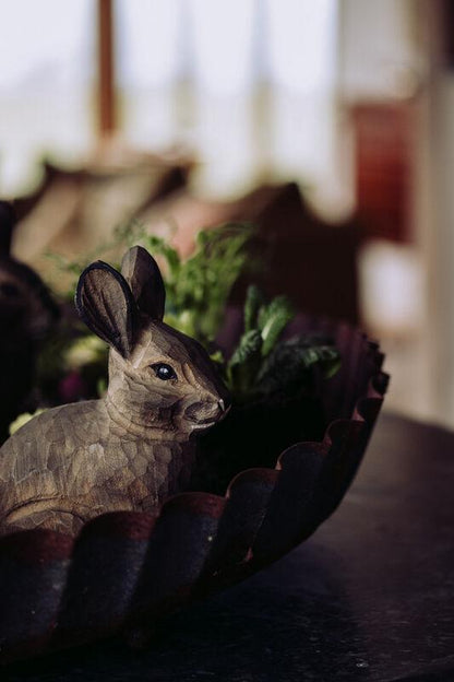Puinen käsinveistetty pupu - European rabbit