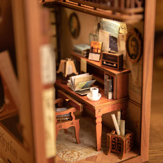 DIY Minimaailma kirjahyllyyn - The Secret Rhythm Book Nook (sis. pölysuojan)