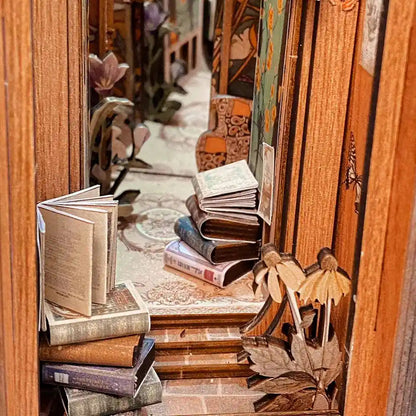 DIY Minimaailma kirjahyllyyn - Butterfly of Unknown Lands Book Nook